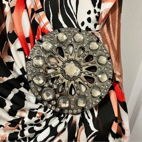 ⭐️2/$30⭐️ Animal/leopard print blouse with jewel accent. Like new. Sz L - Picture 5 of 5